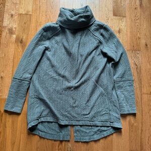 Neon Buddha turtleneck top size M